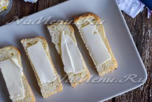 Sandwich-uri cu roșii și usturoi și brânză rețetă cu o fotografie