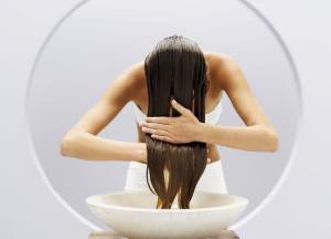 Cum să vă spălați părul sampon în loc de gălbenuș de ou și de alte resurse naturale