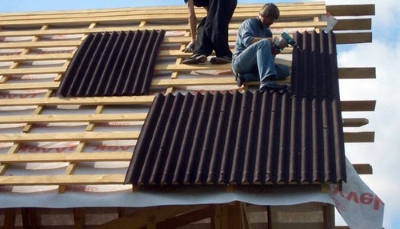 Decât să acopere acoperișul garajului materiale ieftine pentru lucrări și instalarea de tavan low-cost cu mâinile sale,