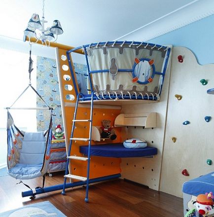 Colțul copiilor într-un apartament studio ca să pună un pat de fotografie, construcții, zonarea pentru