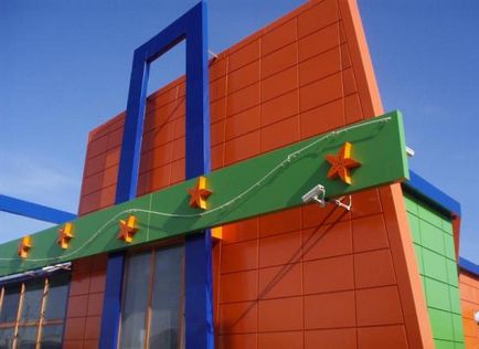 Fațada este o selecție de fatade ventilate moderne ale clădirilor publice