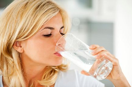 Cercetările au arătat că noi toți bea apă în mod corespunzător! Interesant toate