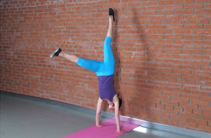Yoga pentru începători headstand.Suport