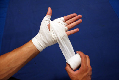 Cum să bandaj mâini