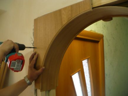 Cât de frumos sigiliu ușă cu mâinile după instalarea ușilor de gips-carton în perete