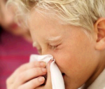 Cum de a trata un nas care curge într-un copil, cele mai bune metode tradiționale de tratament al rinitei la copii în casă