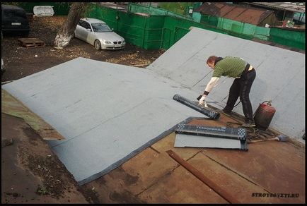 Cum se închide acoperișul garajului cu material pentru acoperișuri - tehnologie de lucru