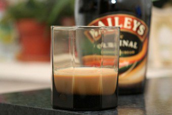 Cum se aplică și Baileys băutură licoroase corect