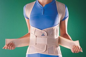 Cum să se îmbrace și să poarte un corset pentru a coloanei vertebrale