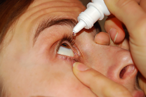 Cum să luați eyedrops durere special înseamnă solicitarea de instilare și ochi