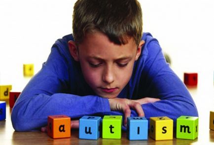 Care sunt simptomele de autism la copii sub un an și la o vârstă mai înaintată (prezentat) Care sunt simptomele de autism la copii sub un an și la o vârstă mai înaintată