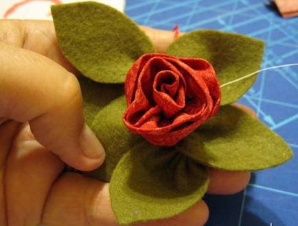 Cum sa faci un trandafir făcut din pânză, cu propriile sale mâini etapele de producție și de model pentru incepatori