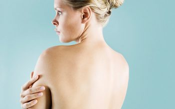 Cum de a elimina acnee pe spate și umeri repede acasă