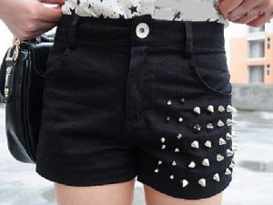 Cum de a decora pantaloni scurți din denim (pentru a decora) Cum de a decora pantaloni scurti din denim