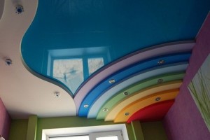 Cum de a alege culoarea de plafon stretch, fotografie plafoane colorate