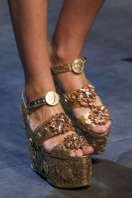 pantofi platforma, moda 37 de imagini, ce să poarte sandale, trântor, pantofi cu tălpi groase