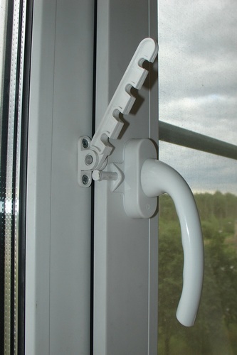 ferestre Limitator de deschidere din plastic Tipuri de colectoare, instalare