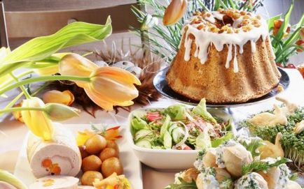 Paste 2017 când prăjituri și ouă de Paști, Sf care ar trebui să fie pe o masă festivă - principalele