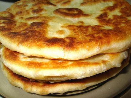 Plăcintă cu brânză și ierburi (Plăcintă Greens caș) Plăcintă cu brânză și ierburi