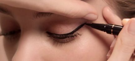 Eyeliner (liner) pentru ochi - un gel, lichid, pâslă vârful eyeliner, creion dermatograf