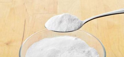 Gargară sodă și sare ca și clătire (soluție de carbonat de sodiu)