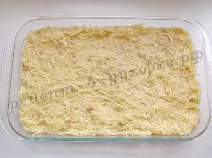 O caserola de cartofi simplu cu brânză