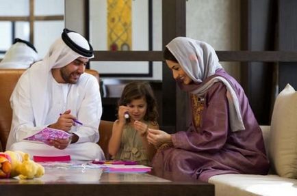 Risipirea mituri! De fapt, femeile trăiesc în Emiratele Arabe Unite