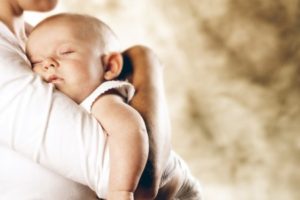 Copilul doarme numai în mâinile sfaturi eficiente pentru înțărcare copilul de obiceiul