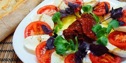 Salata Caprese - pas cu pas rețete din bucătăria italiană cu fotografii
