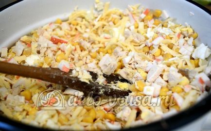 Salata de pui cu bastoane de crab (8 poze)