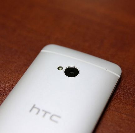 Compara un HTC și Sony Xperia Z gama de campioni