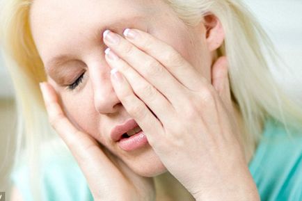 Ochi uscat cauze, simptome si tratament (geluri si picaturi)