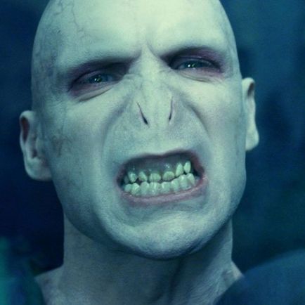 Deci, ce e de vina Lord Lord Voldemort))