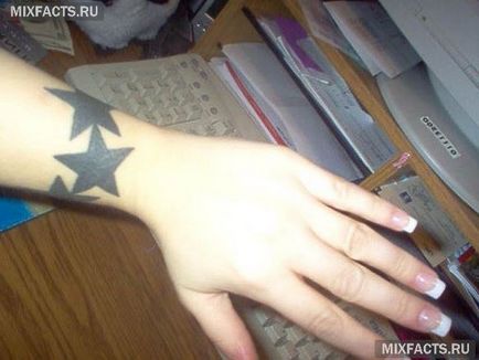 Tatuaj pe ideile de mână și fotografii (tatuaj) Tatuaj pe încheietura mâinii și foto ideile sale