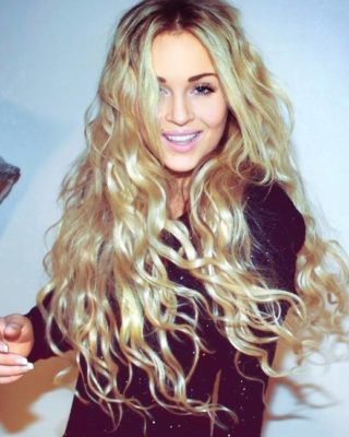 Hair styling ondulat și creț la domiciliu (folosind un atașament uscător de păr) Hair styling ondulat și creț la domiciliu