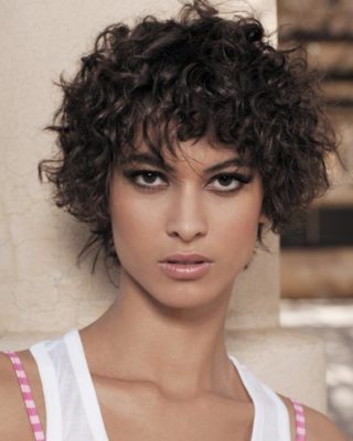 Styling buclat și părul creț la domiciliu (instalare) Hair styling ondulat și creț la domiciliu