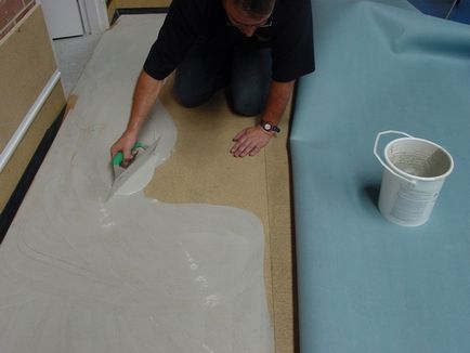 De stabilire a linoleum cu propriile sale mâini - instrucțiuni pas cu pas (pas cu pas) De stabilire a linoleum cu propriile sale mâini - ghid pas cu pas