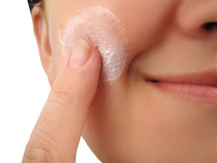 Îngrijirea pielii după peeling