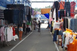 piață de îmbrăcăminte