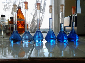 Experimente chimice la domiciliu, viața de student