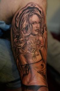 Înțeles femeie tatuaj sau o femeie, ceea ce înseamnă un tatuaj