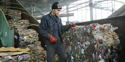 15 fotografii sunt sticle de plastic de reciclare din România