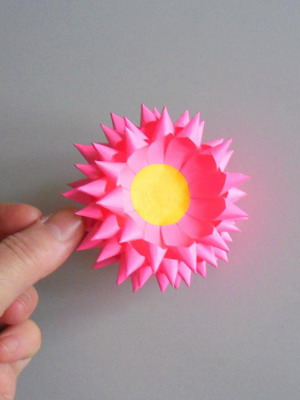 Flori din hârtie cum să facă flori din hârtie colorată și carton ondulat, cu mâinile lor