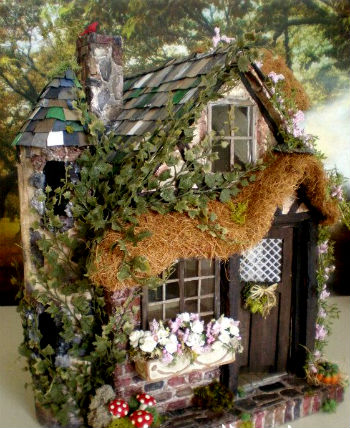 Casa decorative mici pentru o gradina sau de flori paturi pentru case