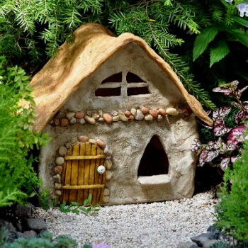 Casa decorative mici pentru o gradina sau de flori paturi pentru case