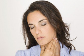 Cum să obțineți un os blocat în gât