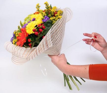 Cum sa faci un buchet cu mâinile lor din asters, crizanteme, fotografii și video trandafiri