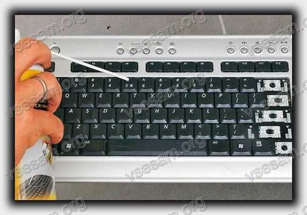 Cum se curata o tastatura pe un laptop la domiciliu