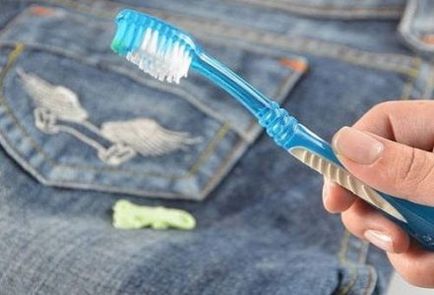 Cum de a elimina guma de mestecat de la îmbrăcăminte la casa gumă deducem