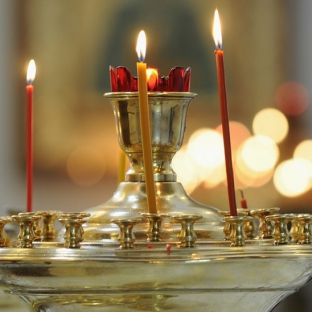 Cum să aprindă lumânări în biserică de recomandări pentru începători